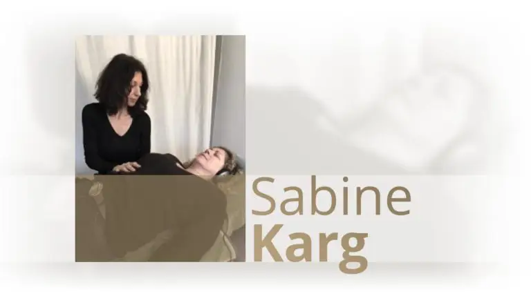 Physiotherapeut arbeitet mit Schallpause